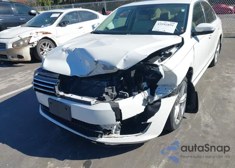 2015 Volkswagen Passat 1.8T Se z USA, uszkodzony, nr VIN 1VWBT7A32FC072081